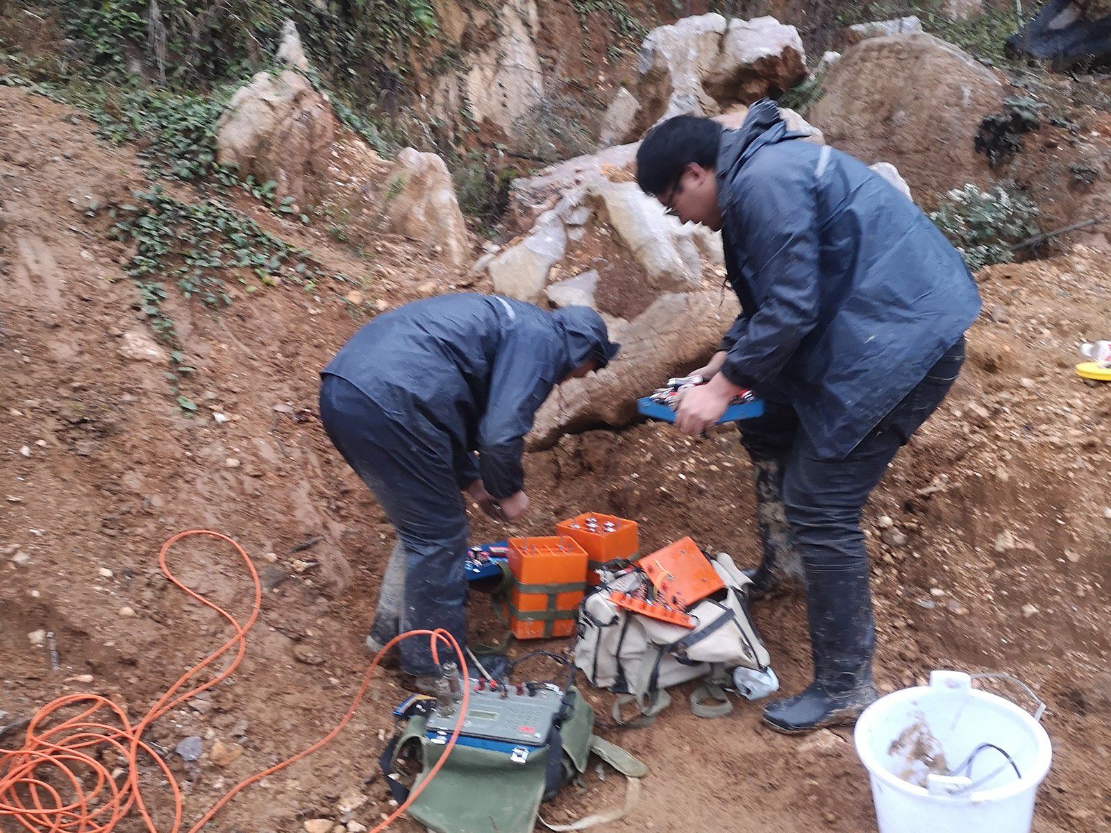 水库电法勘察 